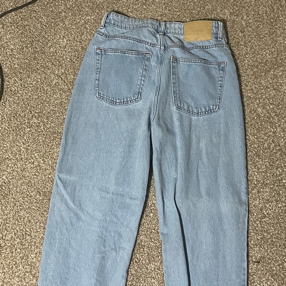 Briefly worn blue  90s style wide leg jeans size 4 (us) - Picture 2 of 5